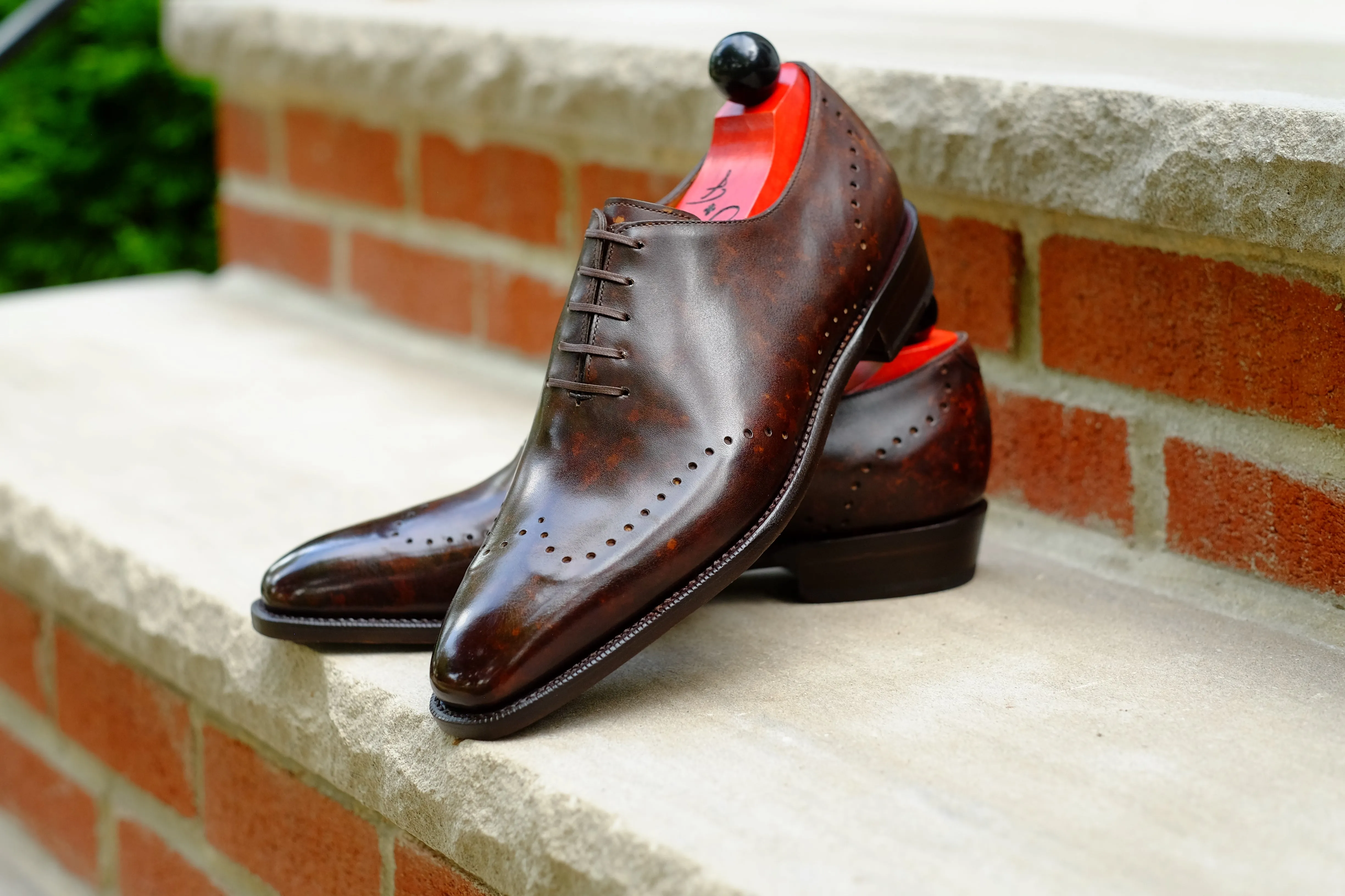 Tony II - Dark Brown Marble Patina - PRE ORDER