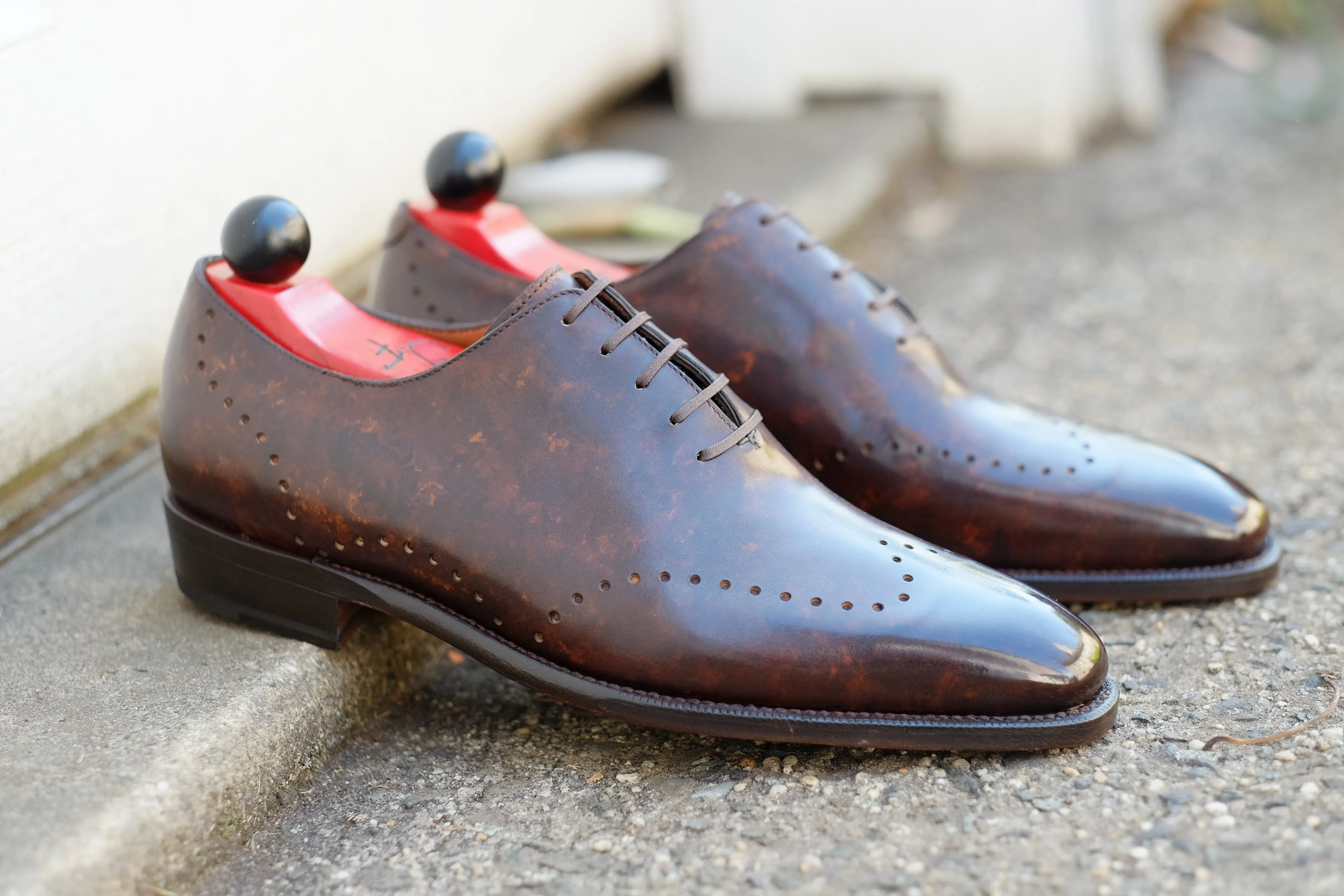 Tony II - Dark Brown Marble Patina - PRE ORDER