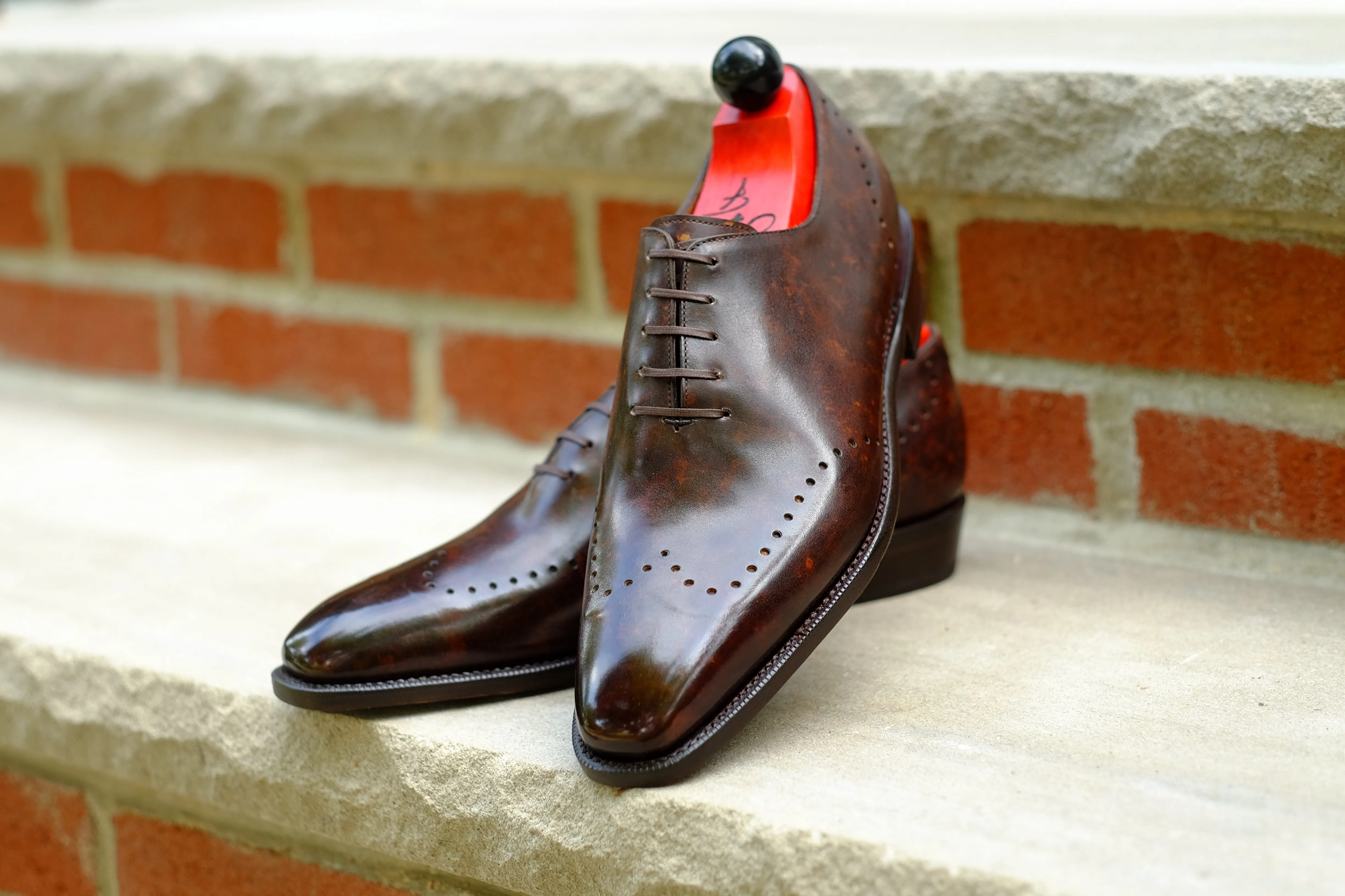 Tony II - Dark Brown Marble Patina - PRE ORDER