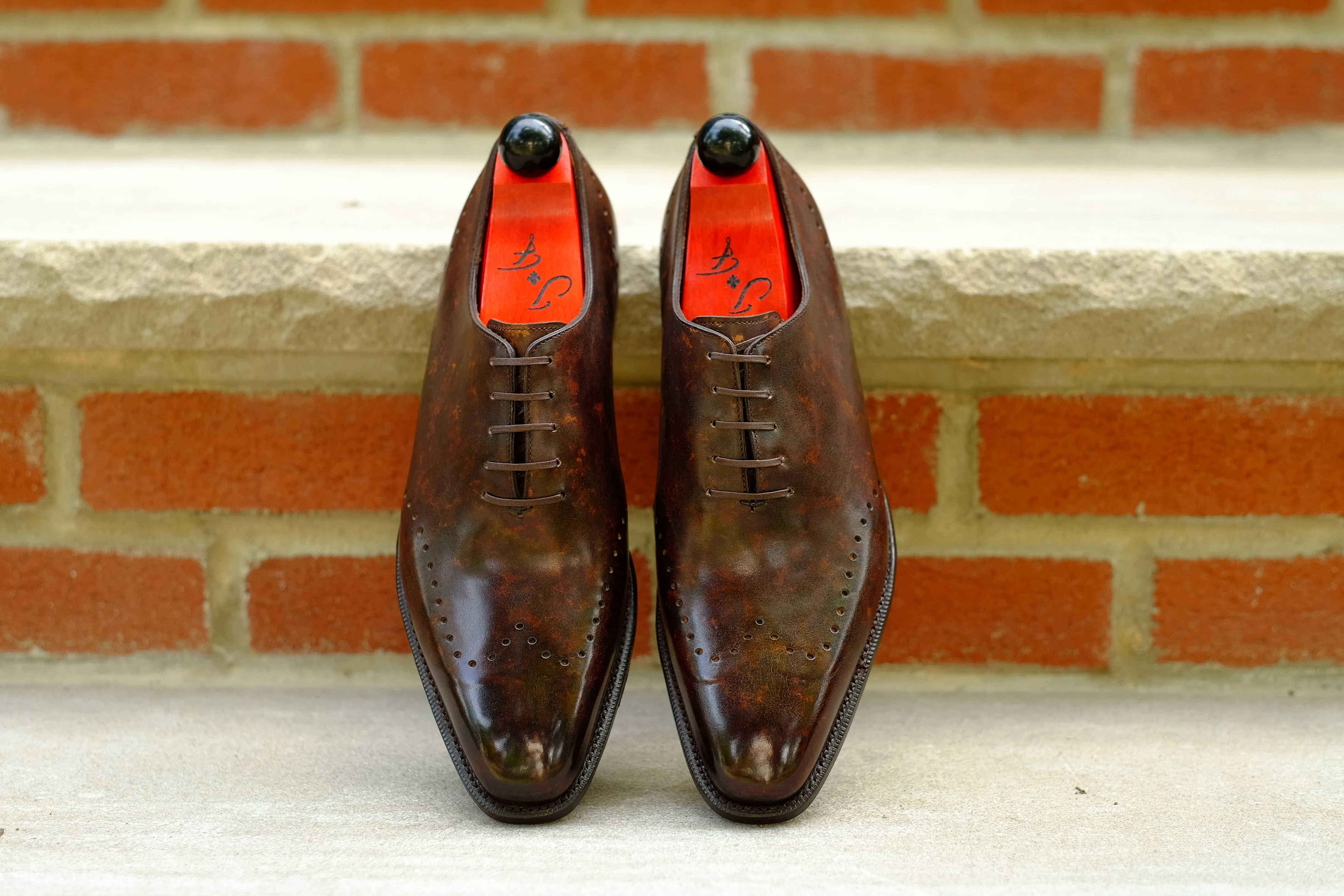 Tony II - Dark Brown Marble Patina - PRE ORDER