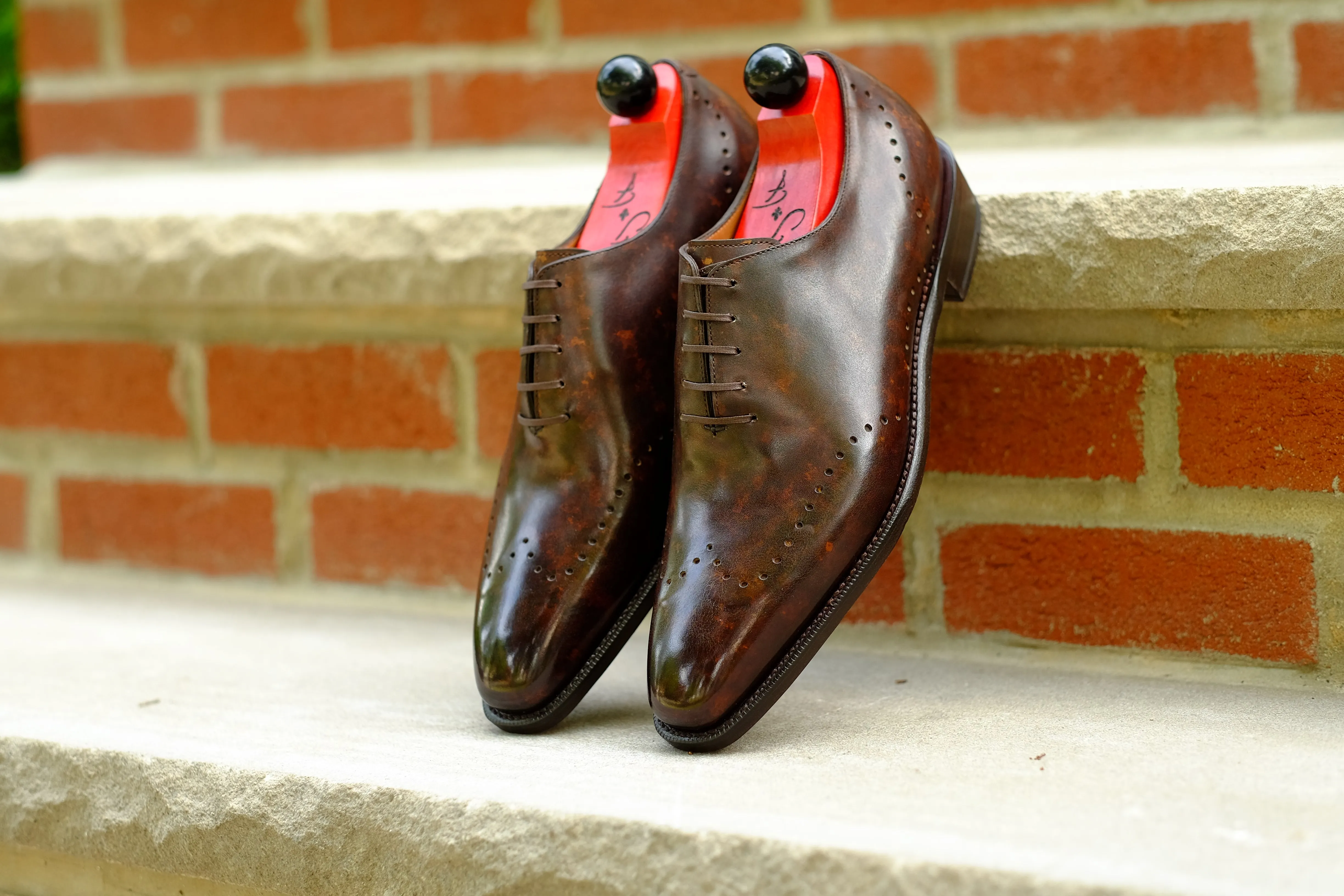 Tony II - Dark Brown Marble Patina - PRE ORDER